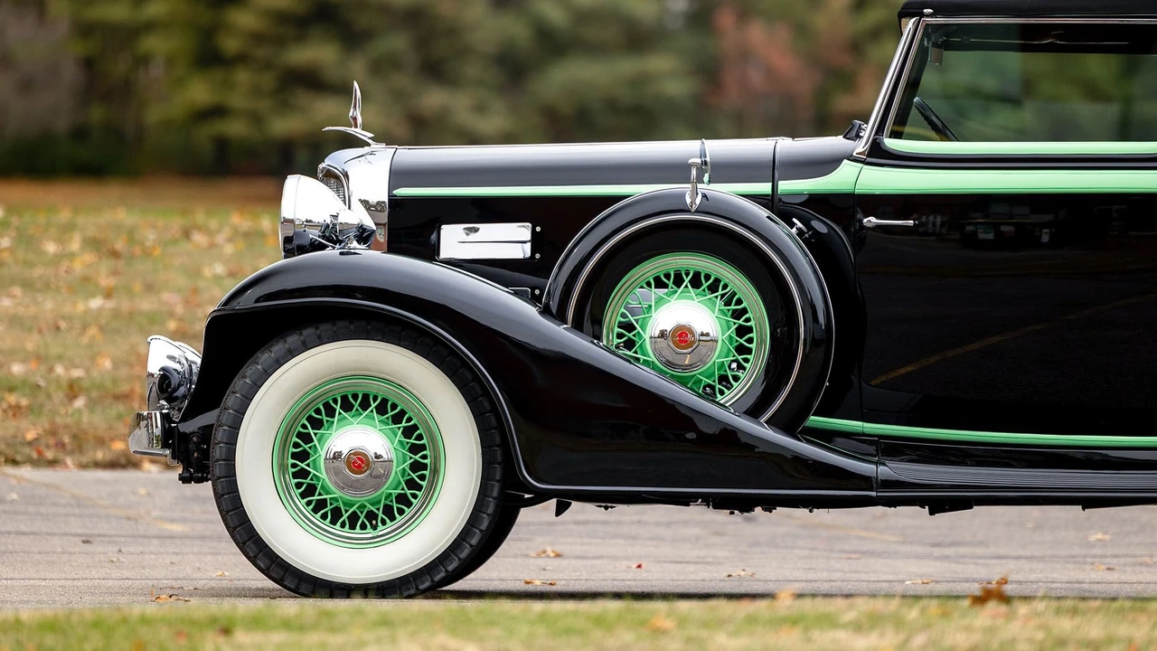 1933 LaSalle - Image 11 of 31