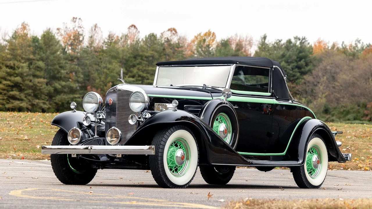 1933 LaSalle - Image 12 of 31