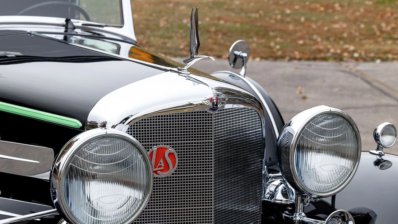 1933 LaSalle - Image 24 of 31