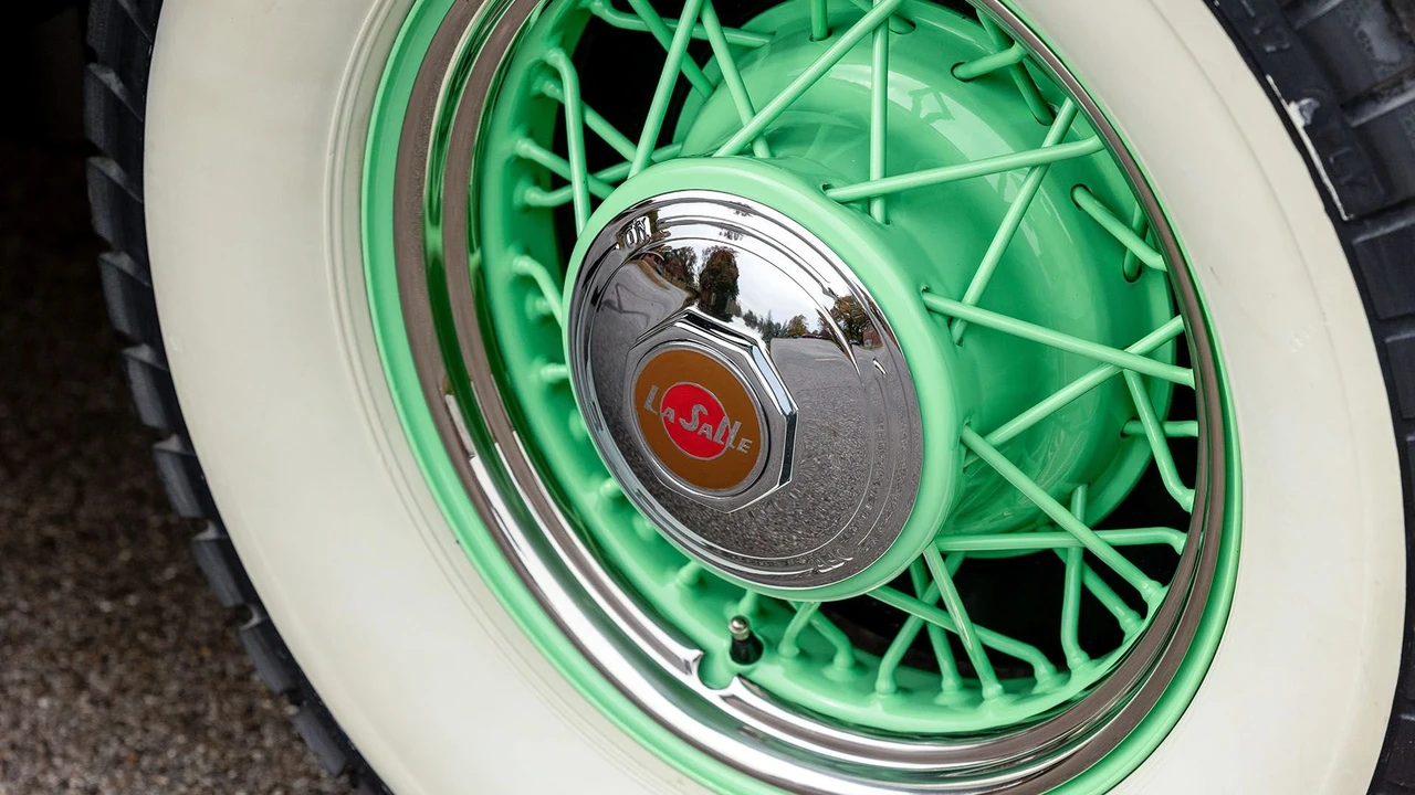 1933 LaSalle - Image 31 of 31