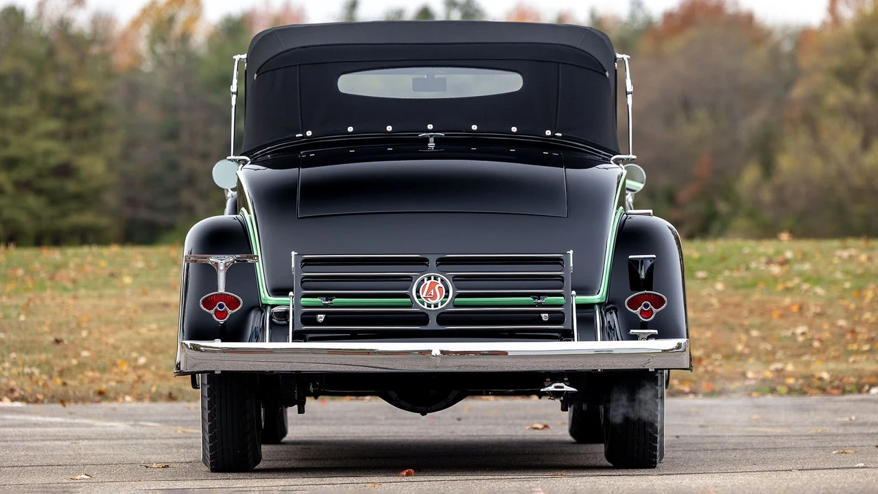 1933 LaSalle - Image 4 of 31