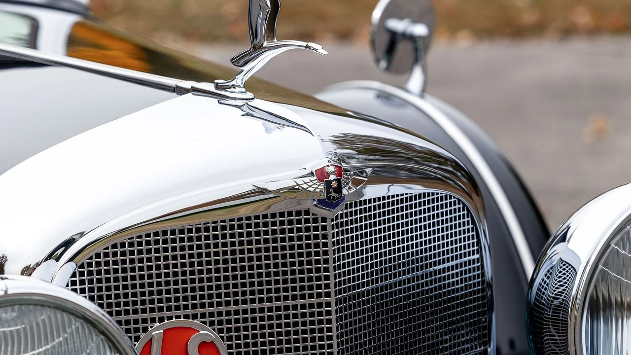 1933 LaSalle - Image 29 of 31