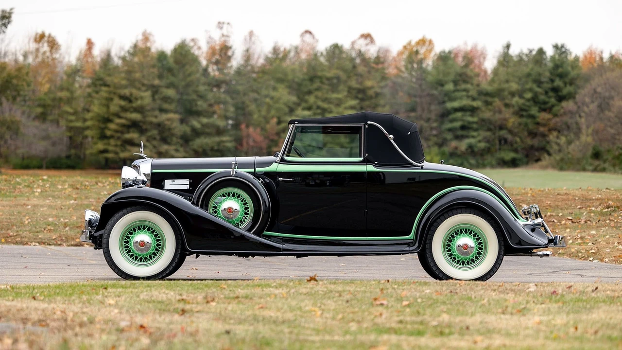 1933 LaSalle - Image 14 of 31