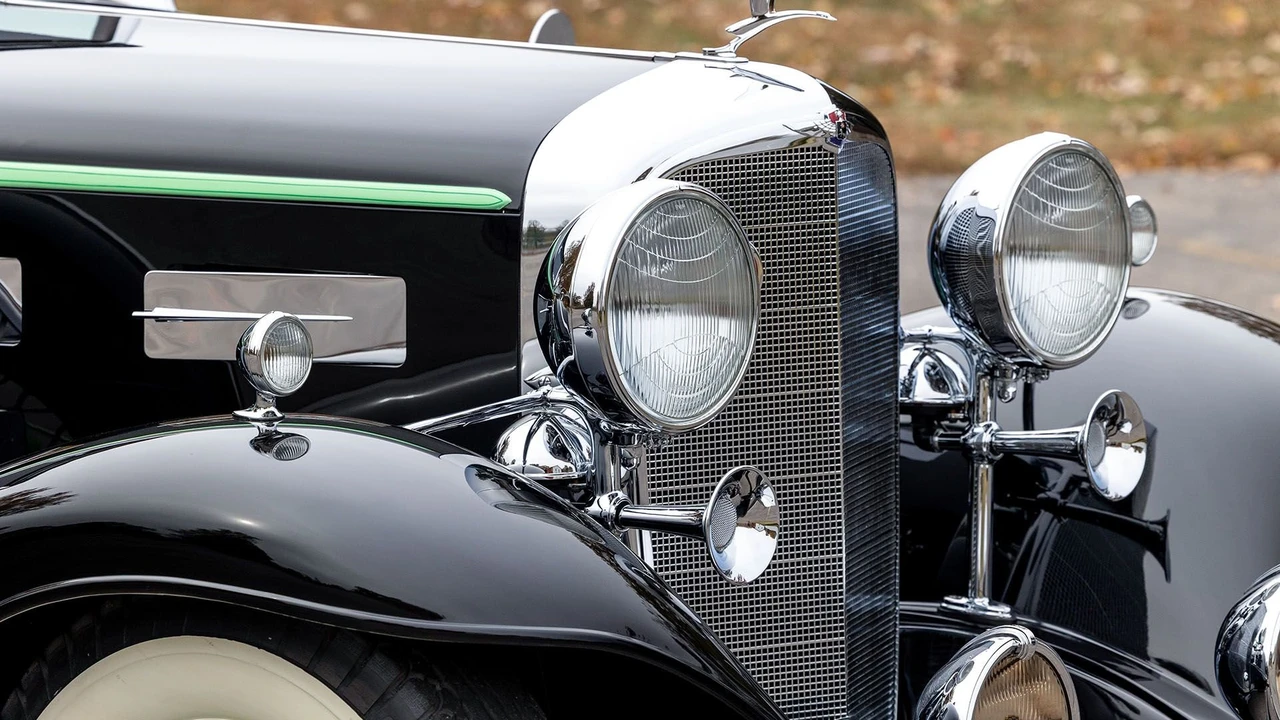 1933 LaSalle - Image 18 of 31