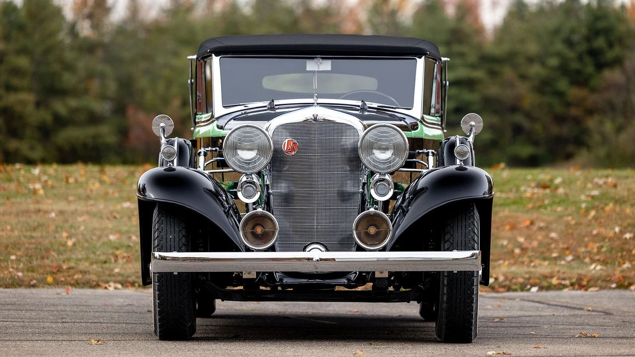 1933 LaSalle - Image 15 of 31