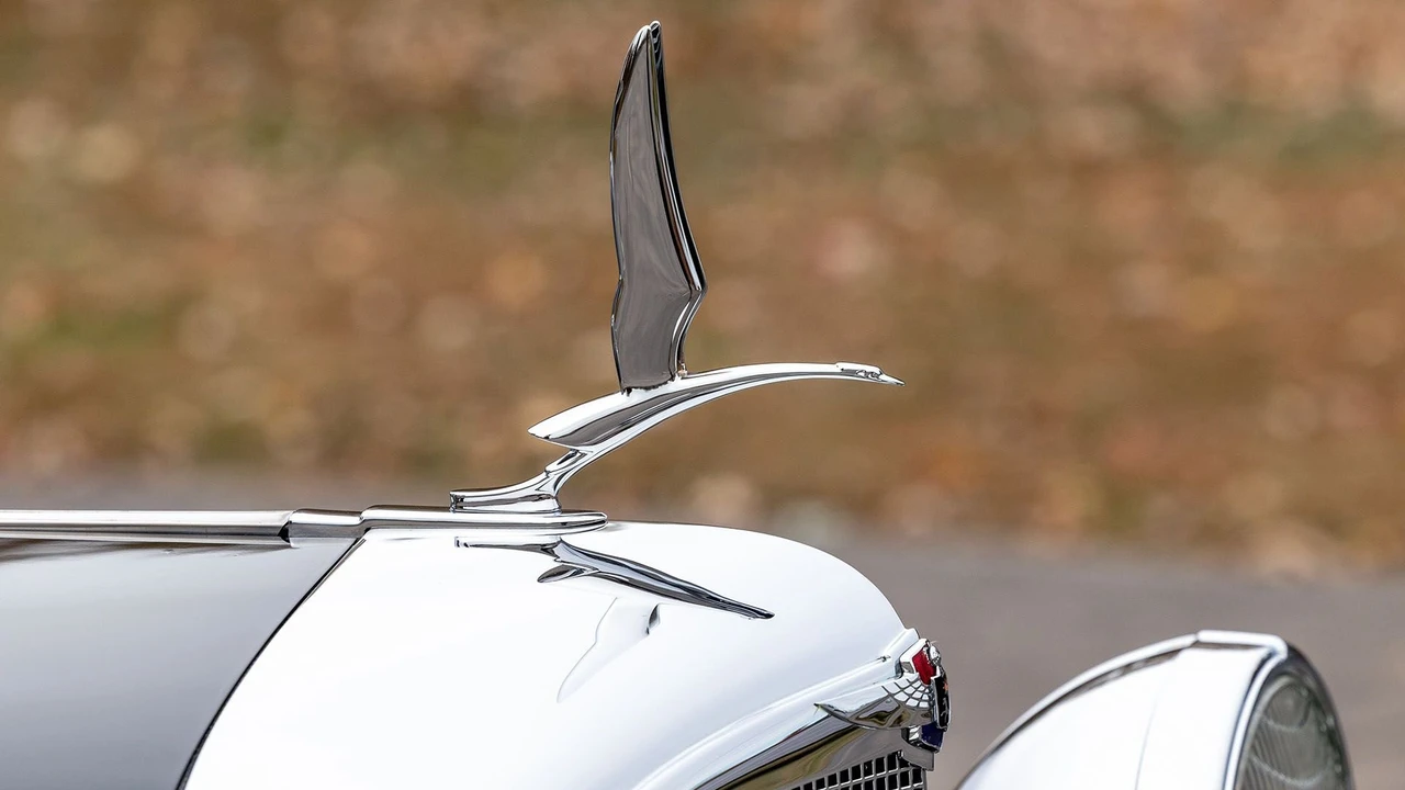 1933 LaSalle - Image 7 of 31