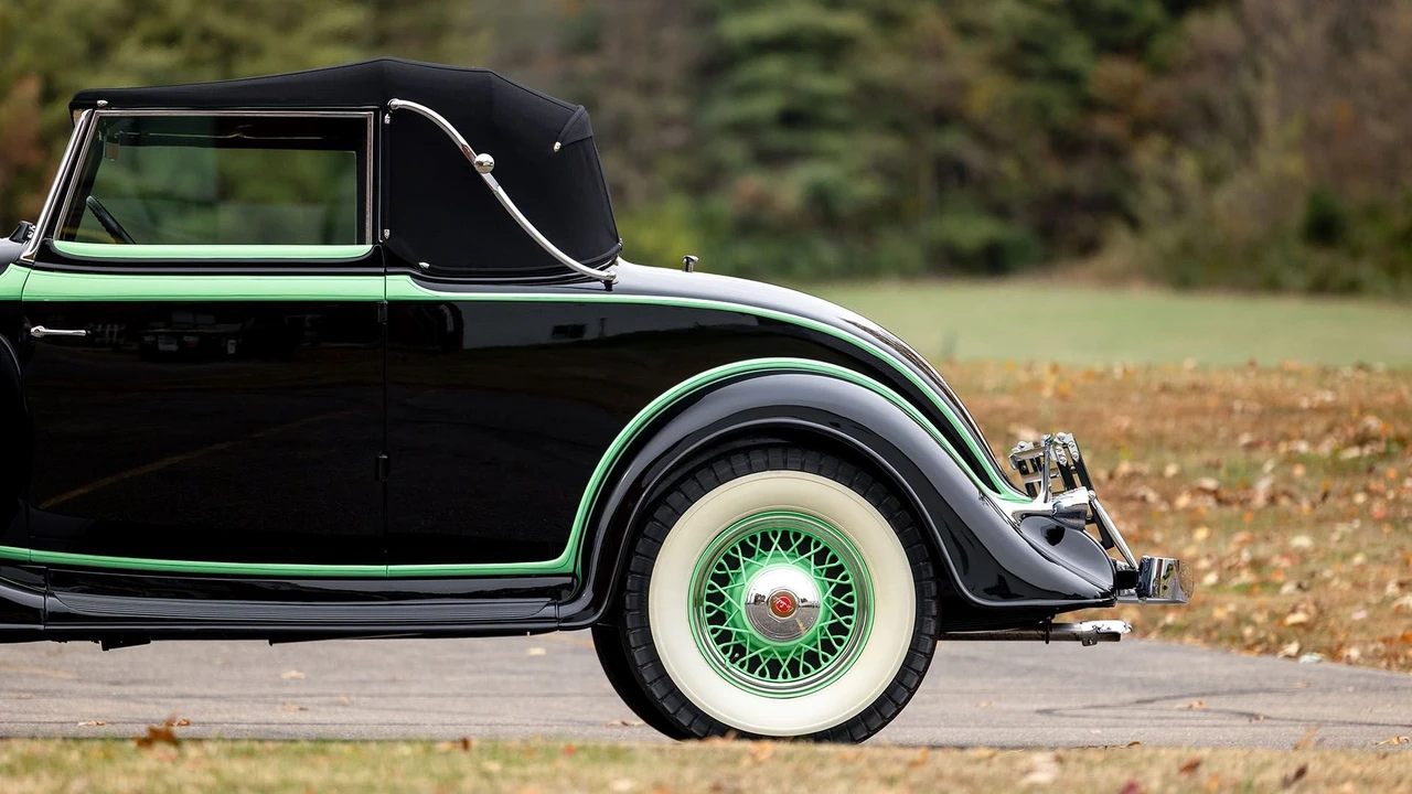 1933 LaSalle - Image 16 of 31