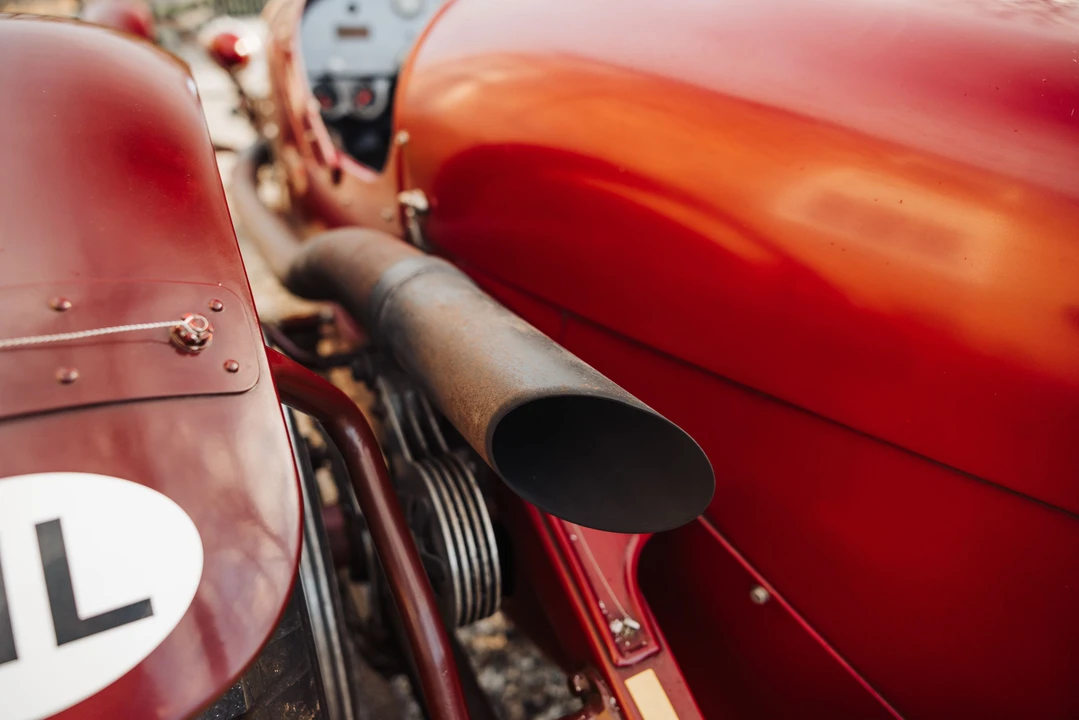 1933 Ferrari 550 Maranello - Image 2 of 31