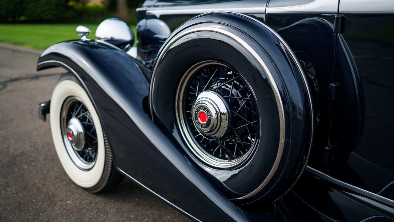 1933 Packard Eight - Image 17 of 31