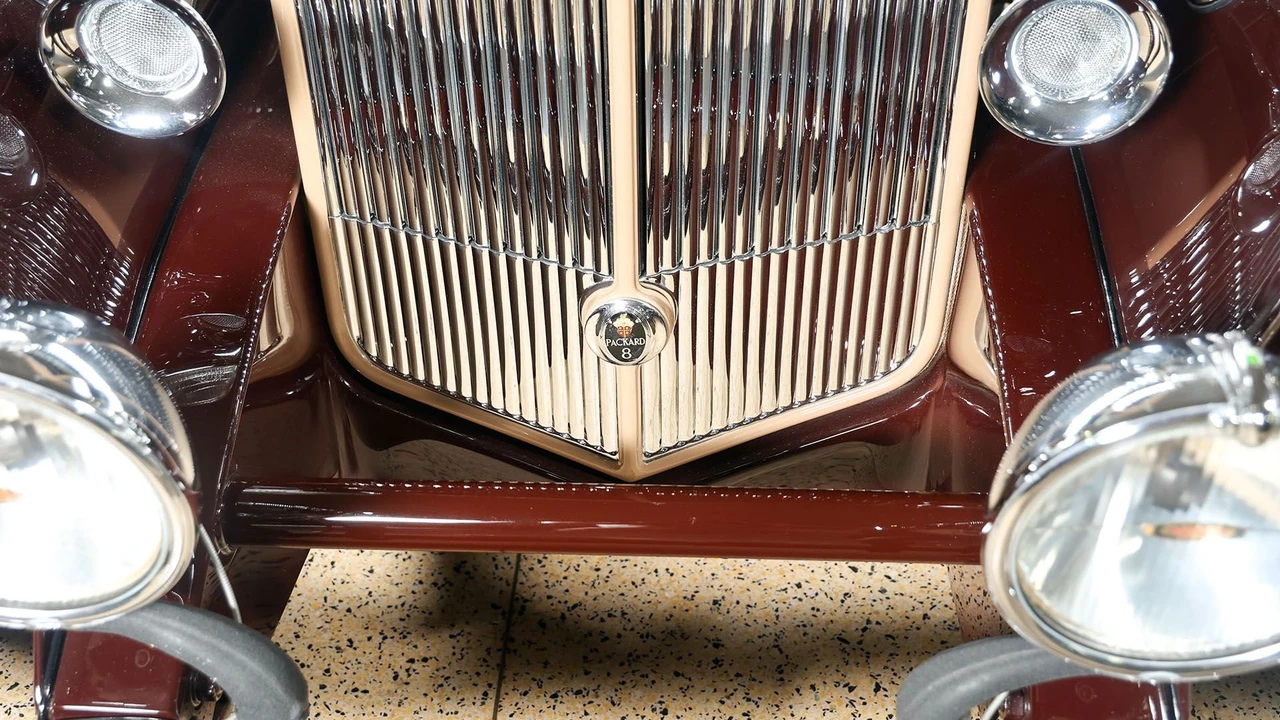 1933 Packard Eight - Image 13 of 31