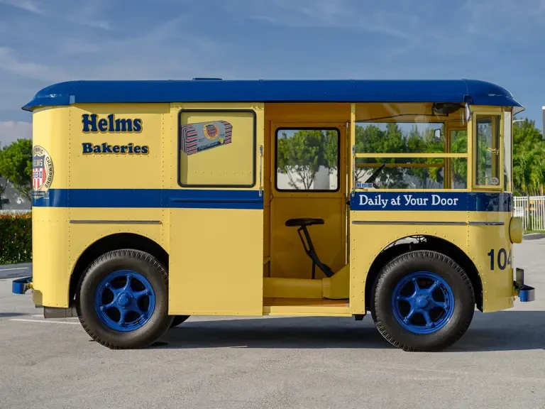 1933 Twin Coach - Image 11 of 31