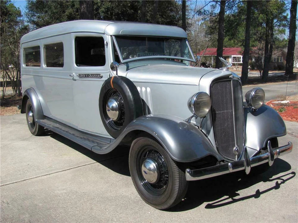 1934 Chevrolet Suburban - Image 2 of 2