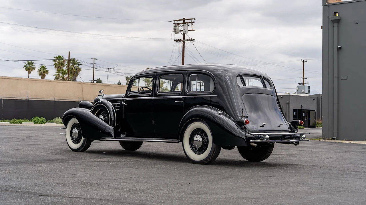 1934 Cadillac V-12 - Image 23 of 31