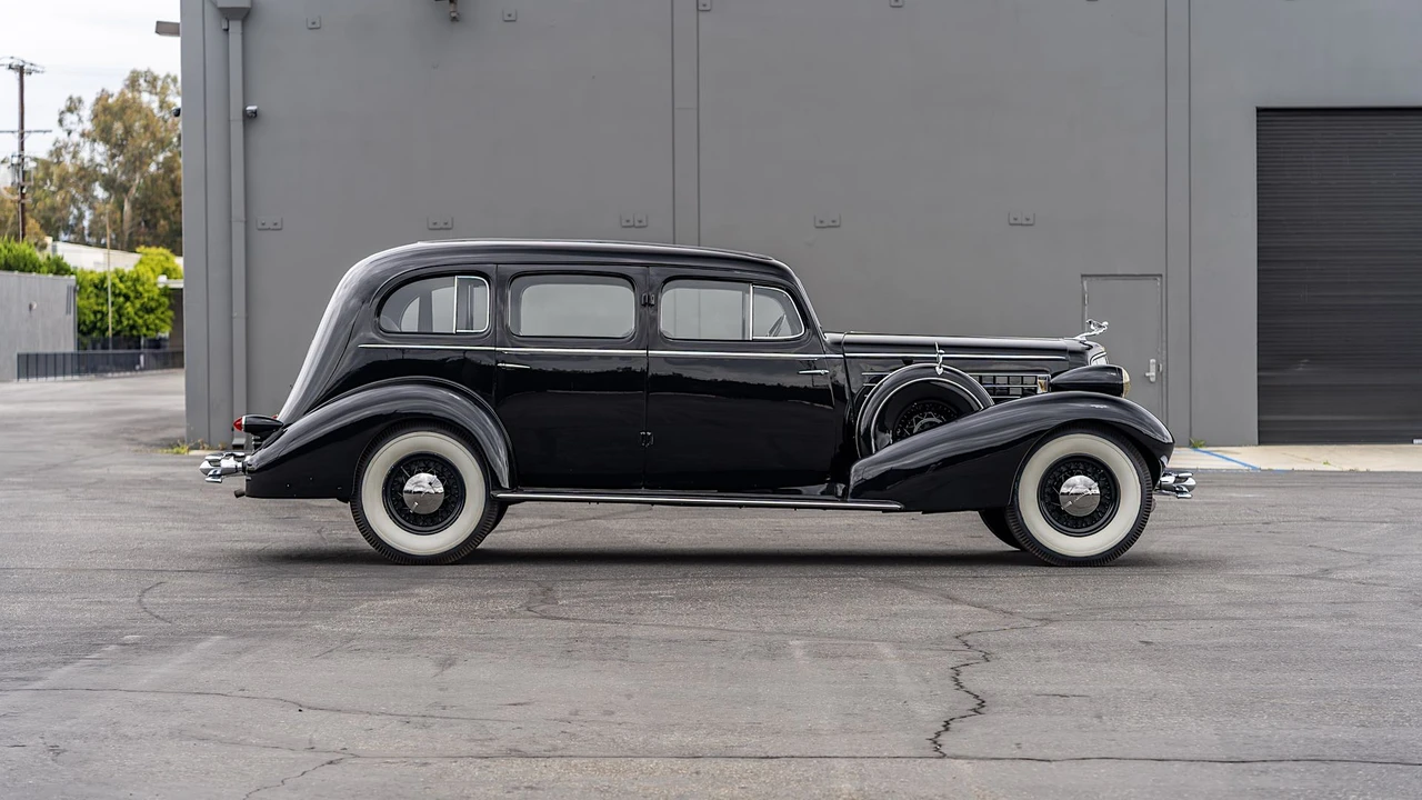 1934 Cadillac V-12 - Image 6 of 31