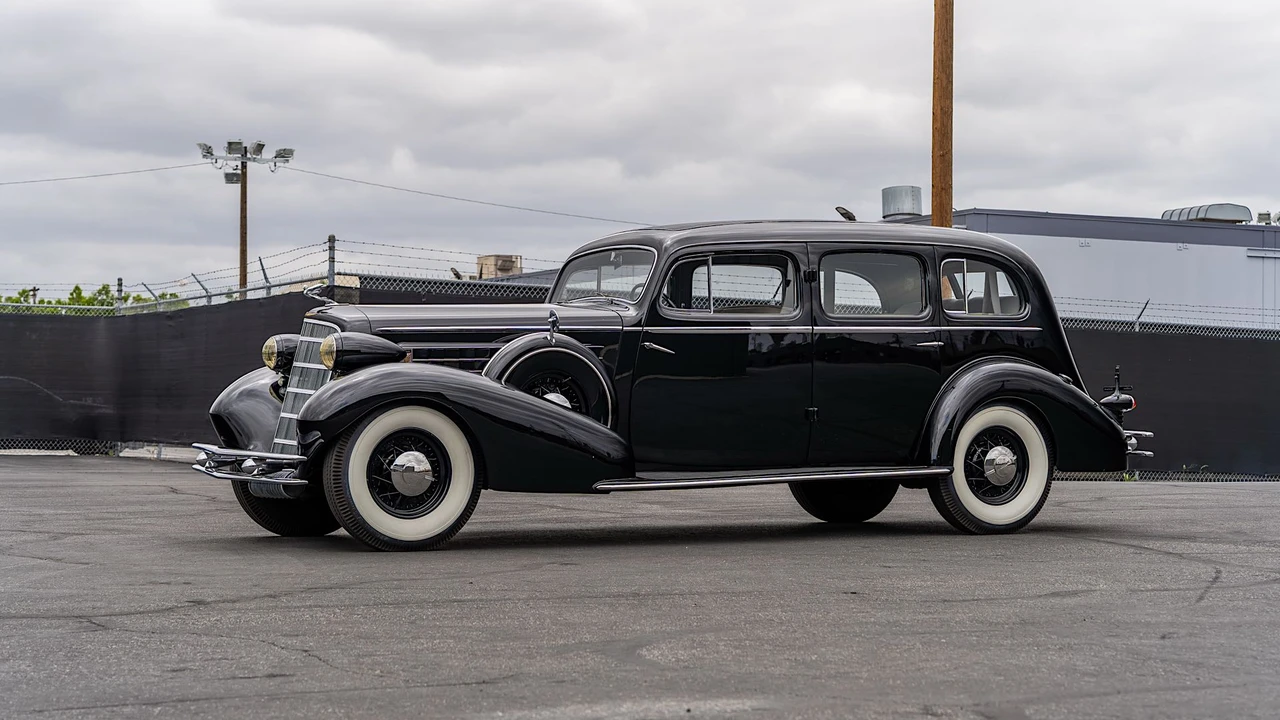 1934 Cadillac V-12 - Image 9 of 31
