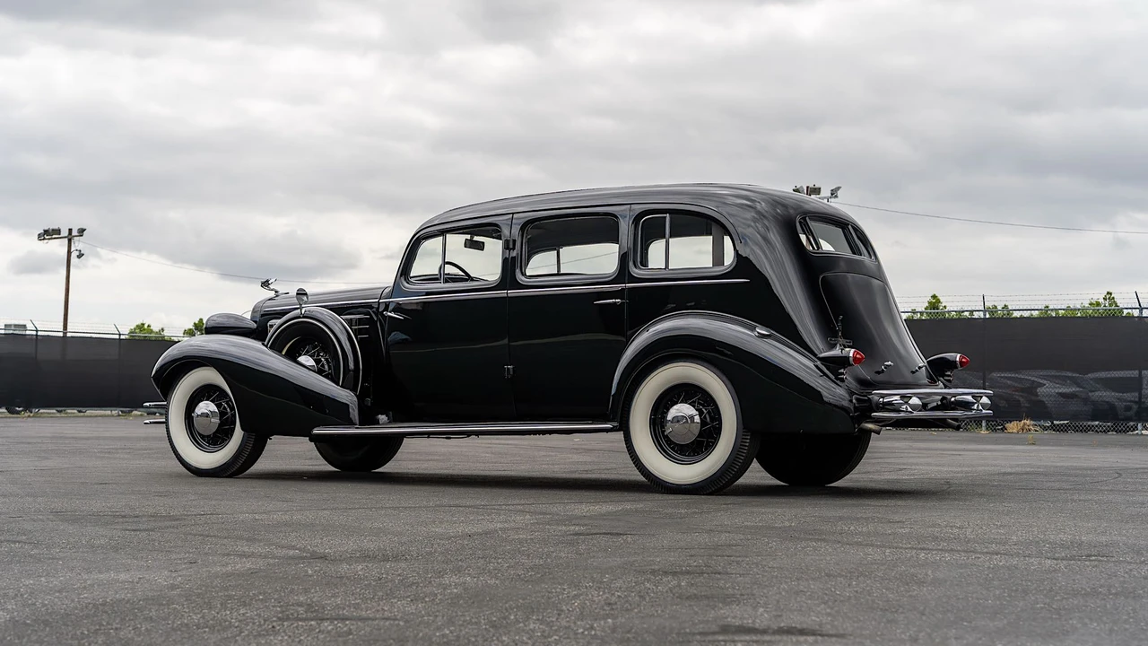 1934 Cadillac V-12 - Image 15 of 31