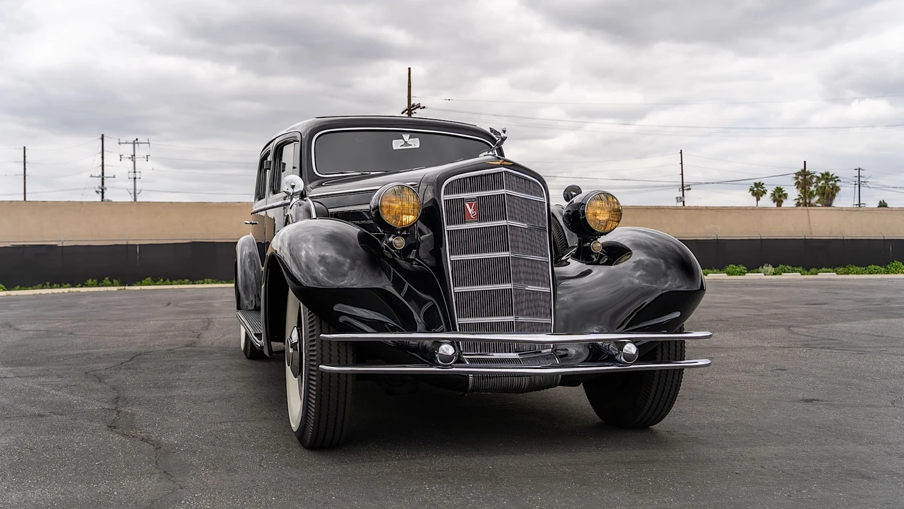 1934 Cadillac V-12 - Image 12 of 31