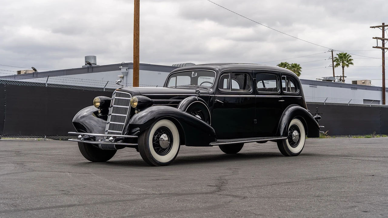 1934 Cadillac V-12 - Image 2 of 31