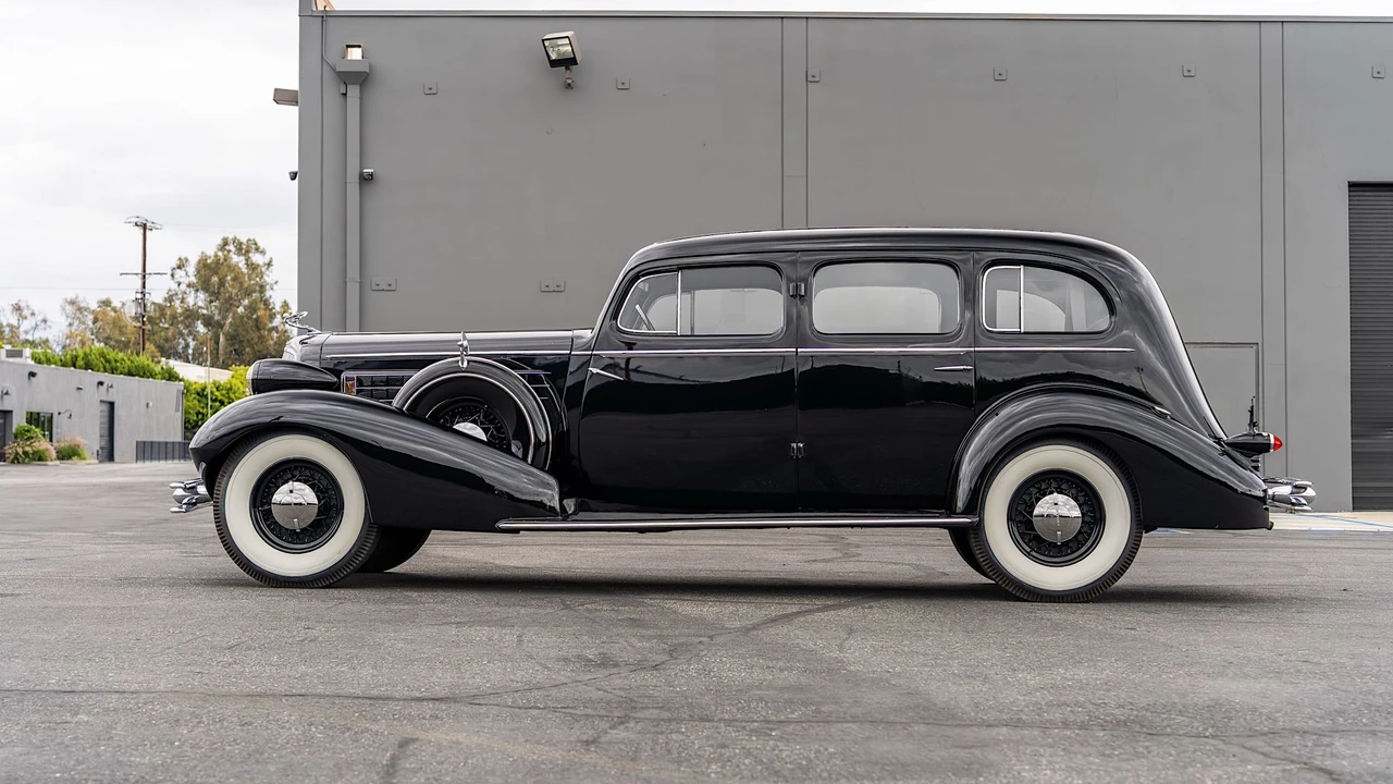 1934 Cadillac V-12 - Image 21 of 31