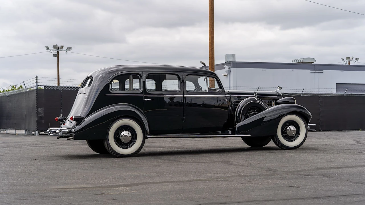 1934 Cadillac V-12 - Image 30 of 31