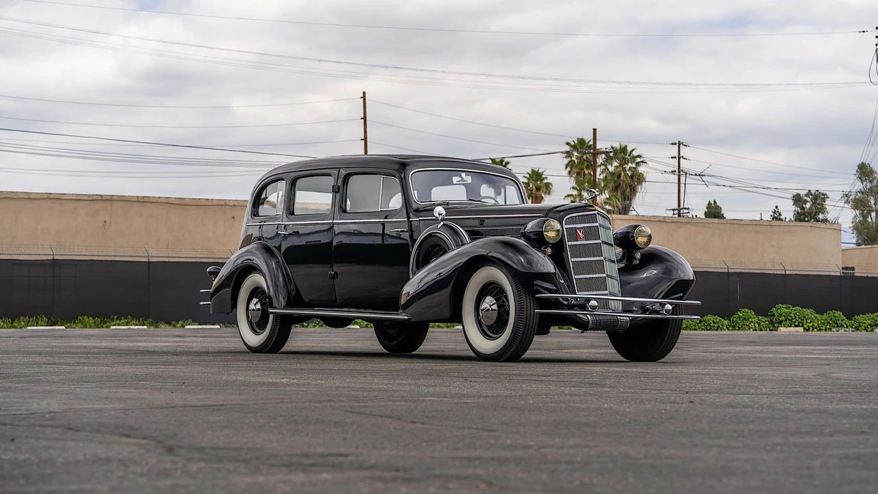 1934 Cadillac V-12 - Image 5 of 31
