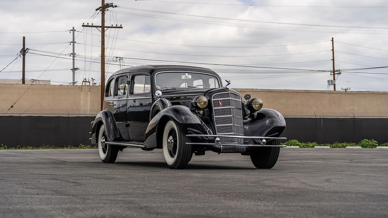 1934 Cadillac V-12 - Image 4 of 31
