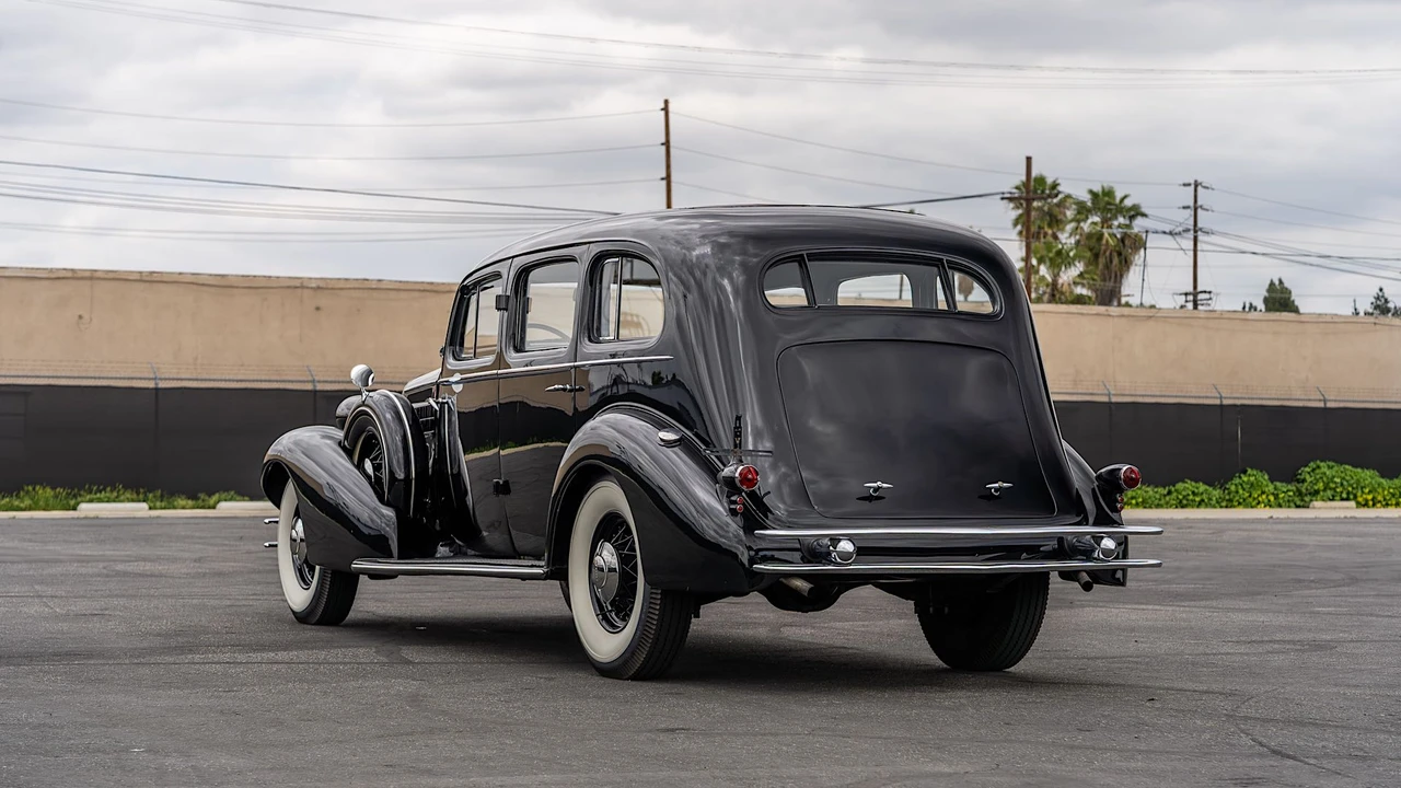 1934 Cadillac V-12 - Image 24 of 31