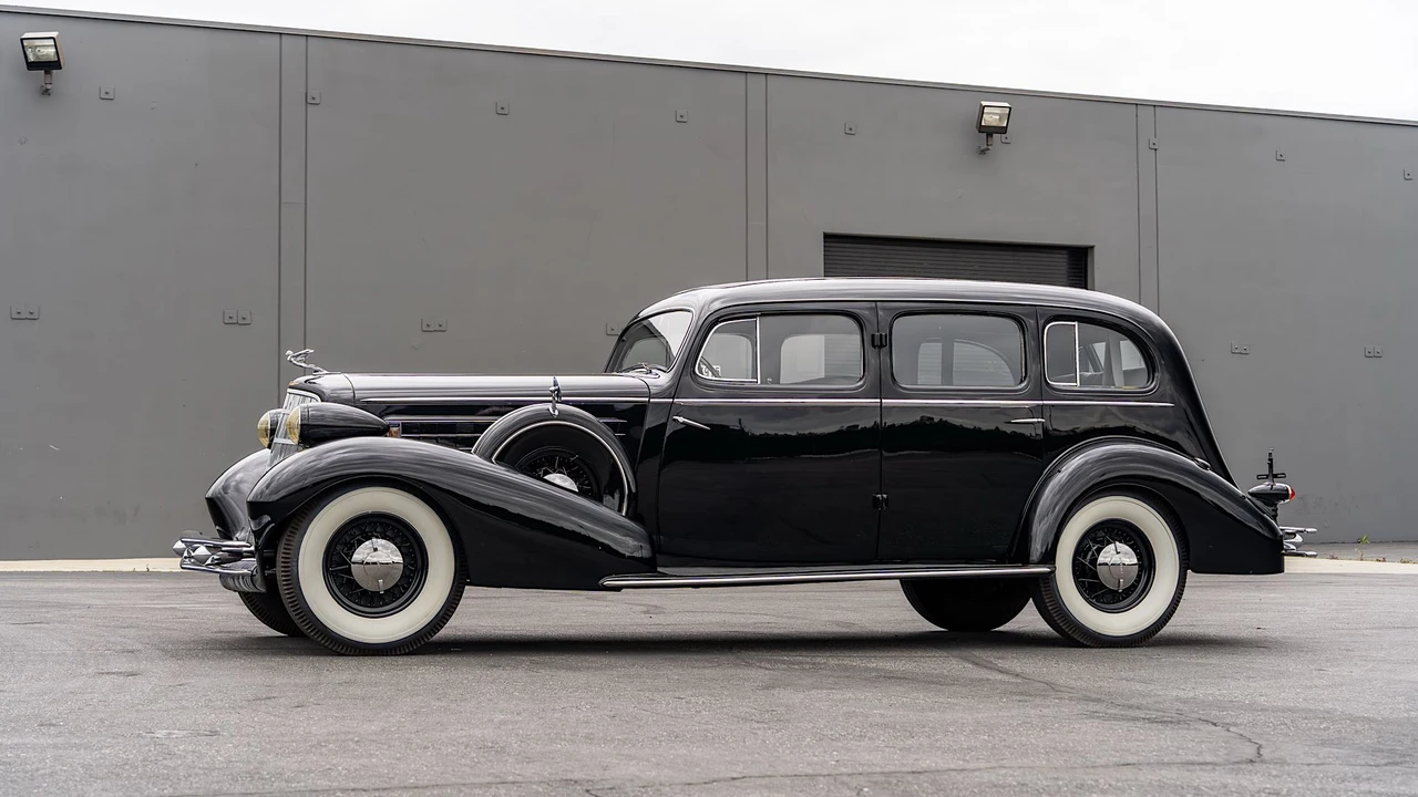 1934 Cadillac V-12 - Image 20 of 31