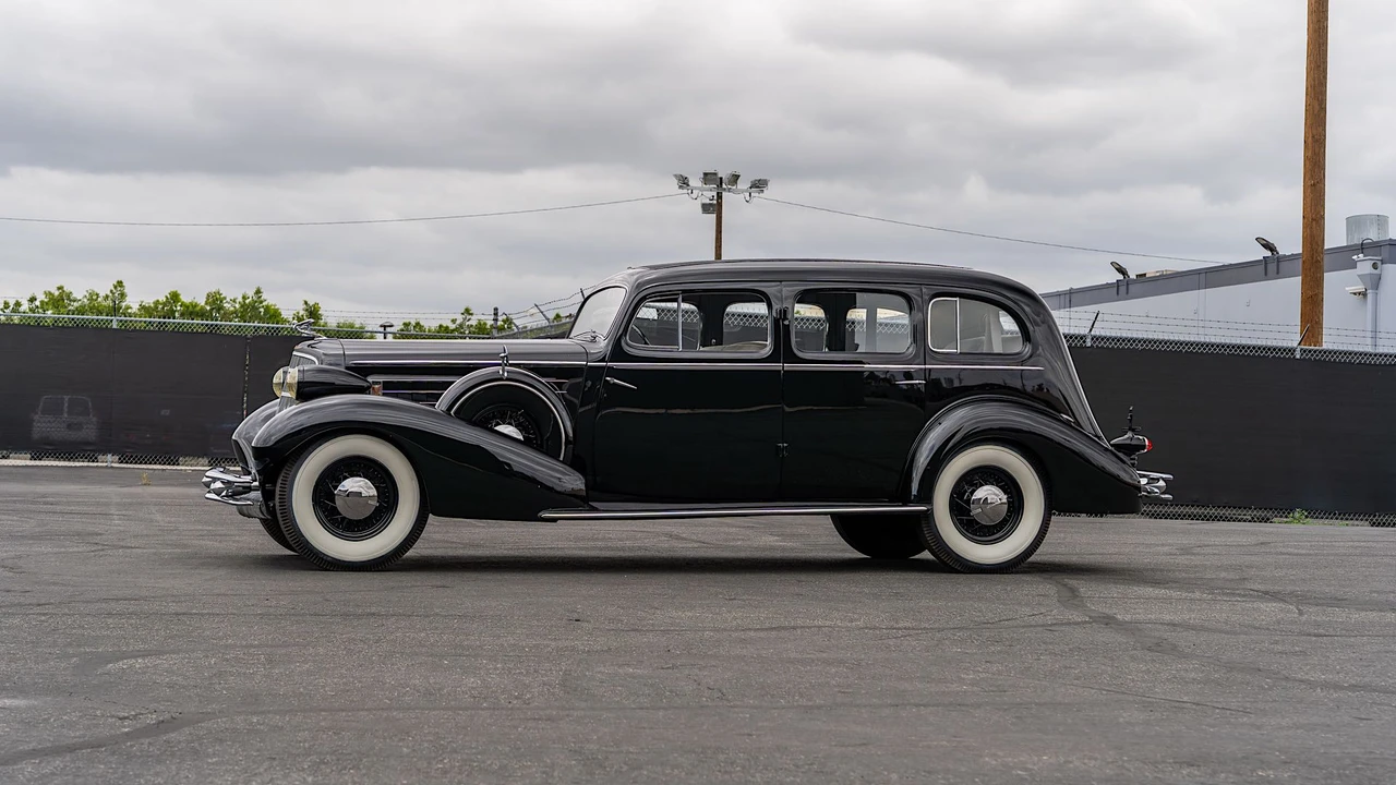 1934 Cadillac V-12 - Image 10 of 31