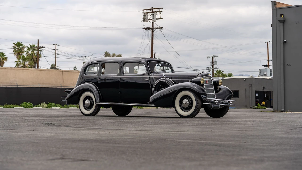 1934 Cadillac V-12 - Image 8 of 31