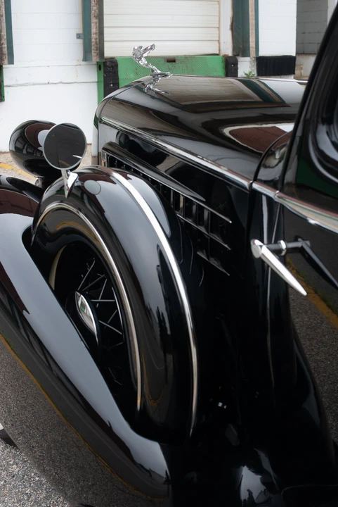 1934 Cadillac V-12 - Image 2 of 31