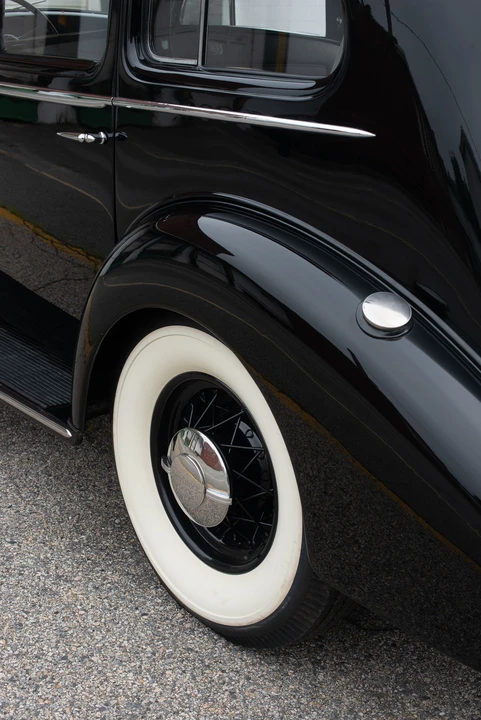 1934 Cadillac V-12 - Image 3 of 31