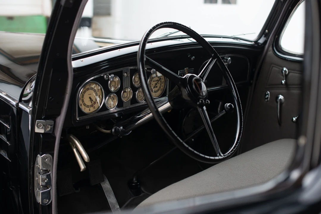 1934 Cadillac V-12 - Image 12 of 31