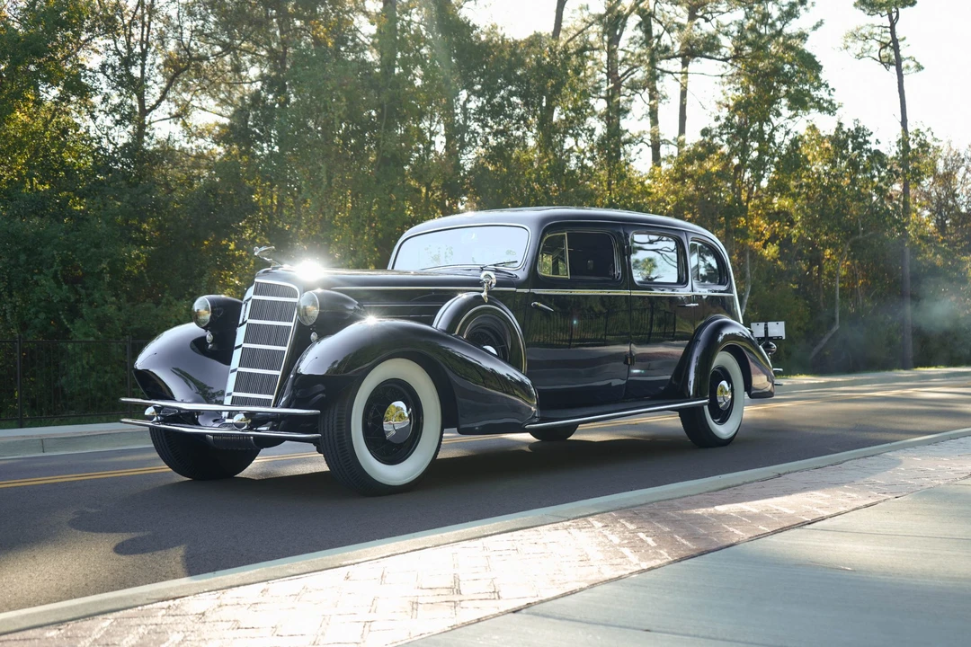 1934 Cadillac V-12 - Image 3 of 31