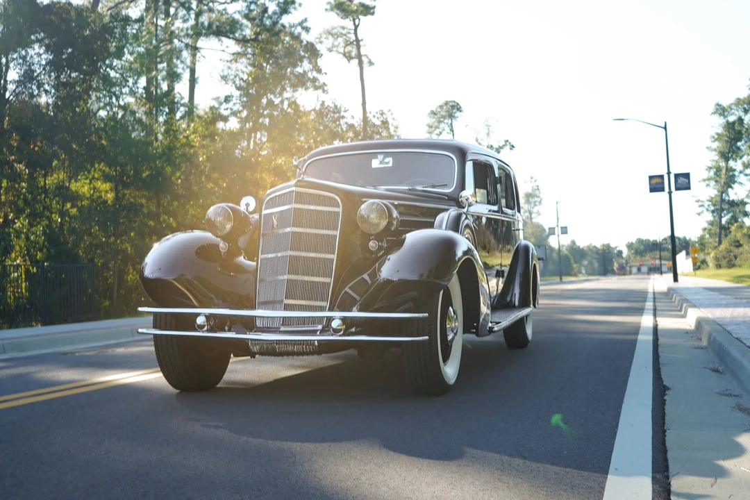 1934 Cadillac V-12 - Image 2 of 31
