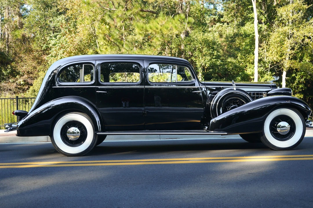 1934 Cadillac V-12 - Image 9 of 31