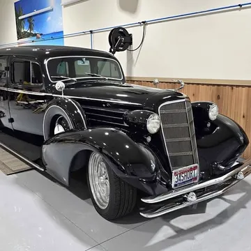 1934 Cadillac Fleetwood Sedan 4D