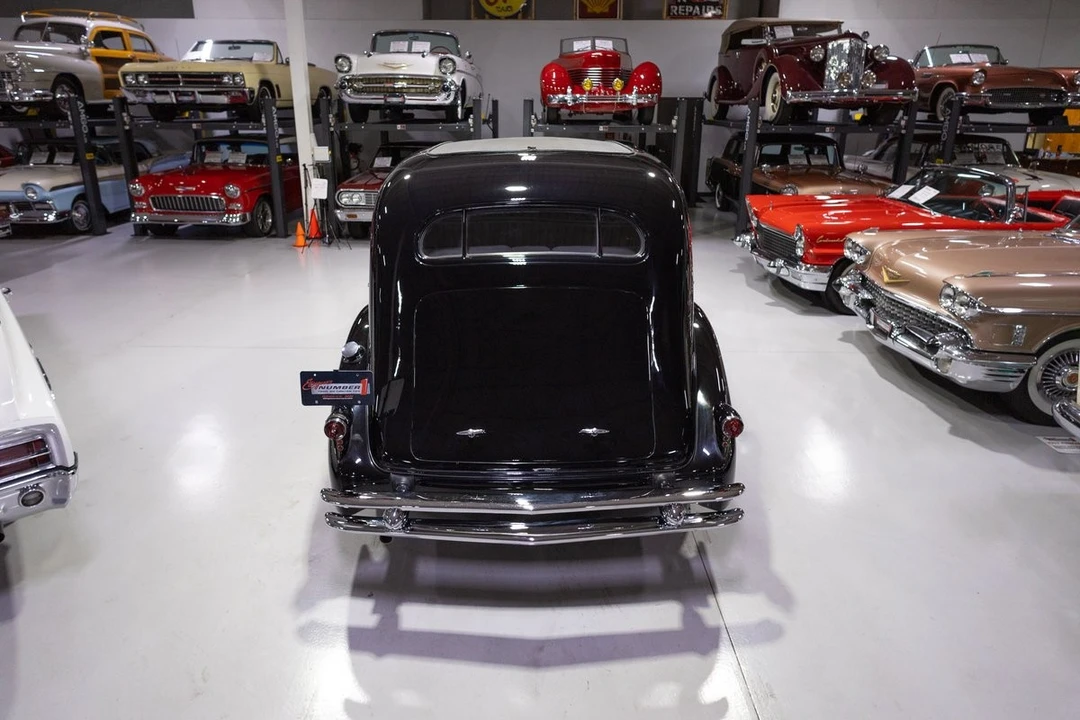 1934 Cadillac V-12 - Image 10 of 12