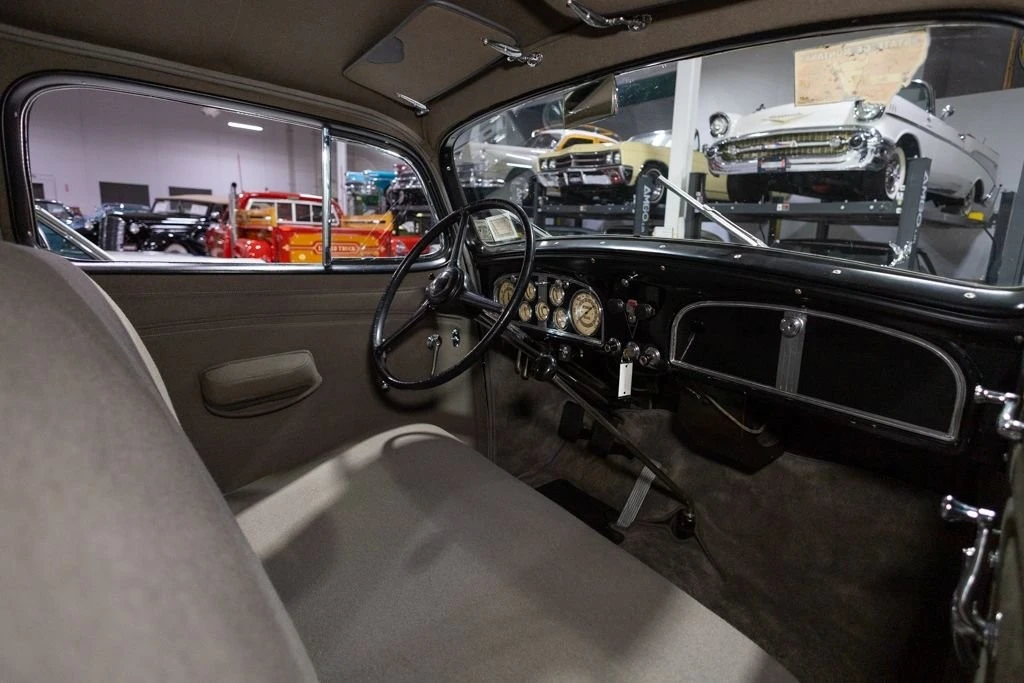 1934 Cadillac V-12 - Image 2 of 12