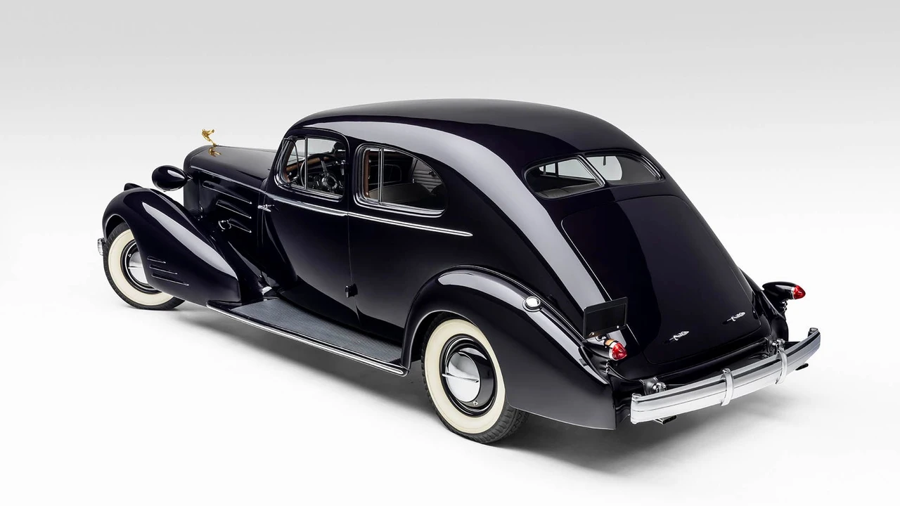1934 Cadillac V-12 - Image 10 of 31