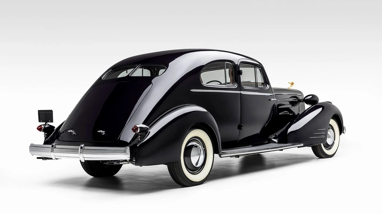 1934 Cadillac V-12 - Image 18 of 31