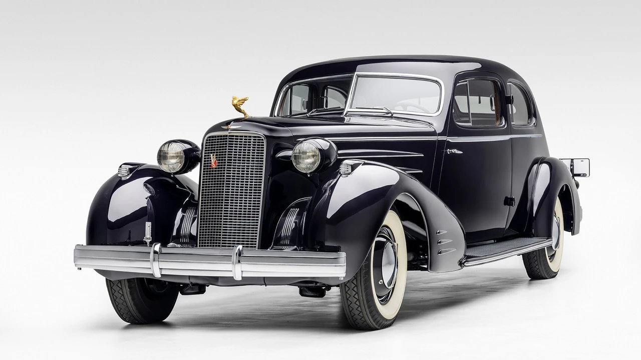 1934 Cadillac V-12 - Image 2 of 31