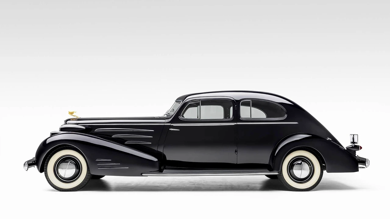 1934 Cadillac V-12 - Image 3 of 31