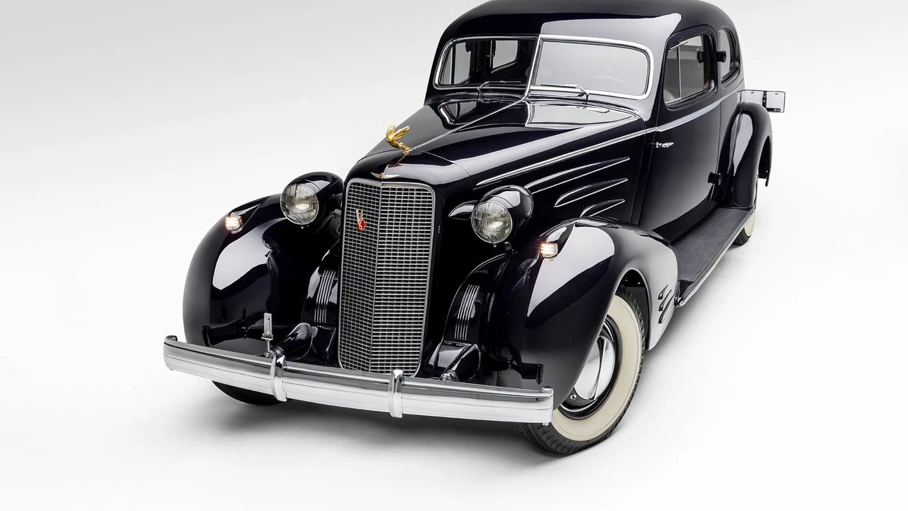 1934 Cadillac V-12 - Image 11 of 31