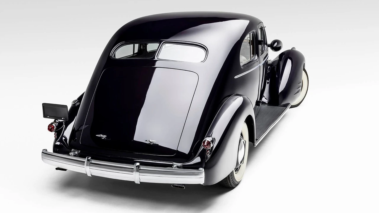 1934 Cadillac V-12 - Image 16 of 31