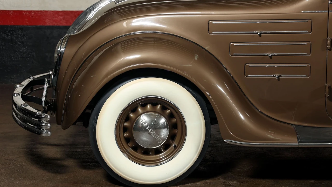 1934 Chrysler Airflow - Image 15 of 31