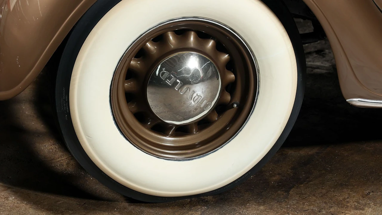 1934 Chrysler Airflow - Image 12 of 31