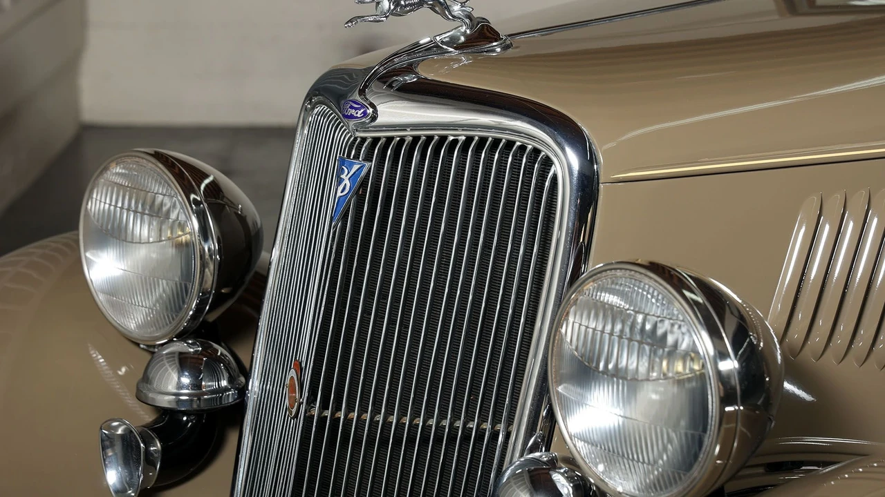 1934 Ford Model 18 & 40 - Image 10 of 29