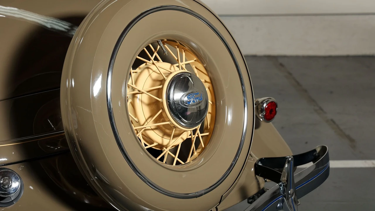 1934 Ford Model 18 & 40 - Image 16 of 29