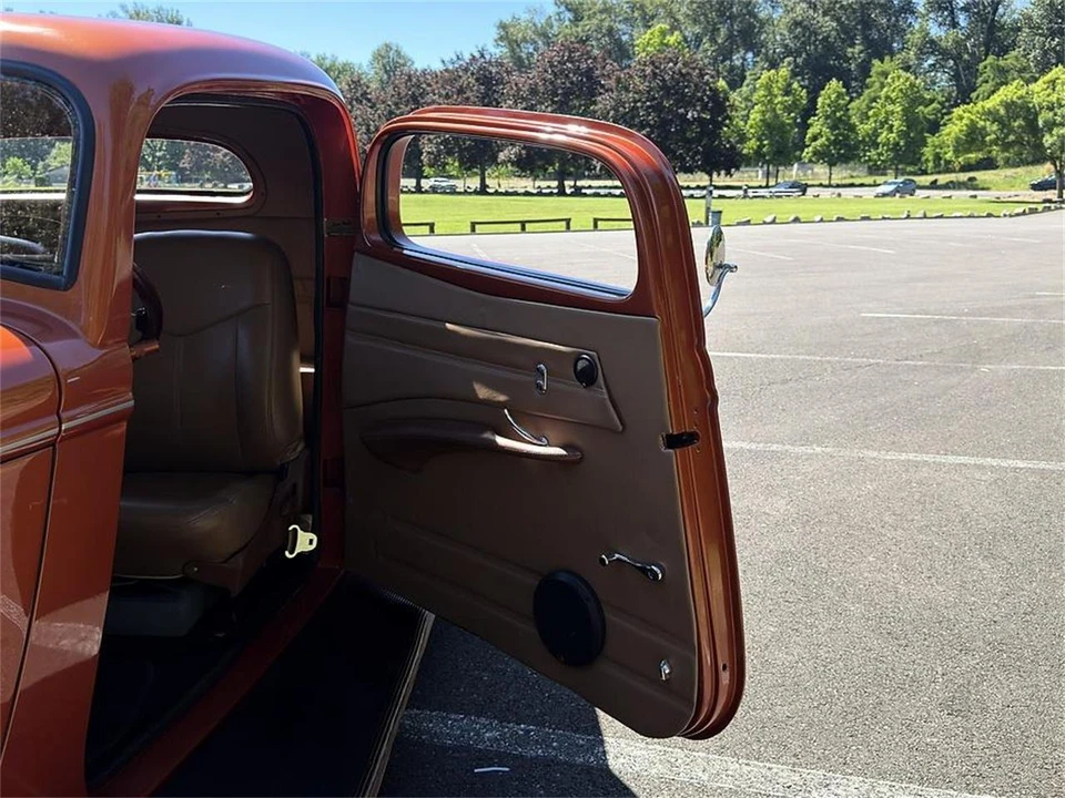 1934 Ford Standard & Deluxe & Super Deluxe - Image 16 of 31